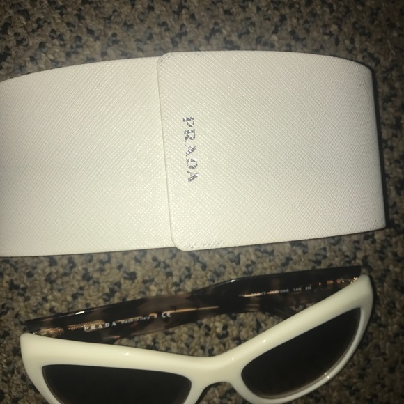 Authentic Prada sunglasses - Picture 7 of 7